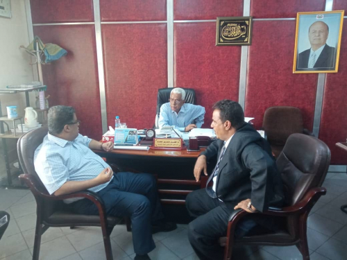 مدير عام شركة النفط بعدن "د.الجريري" يتفقد إدارات وأقسام الشركة ويلتقي بالموظفين
