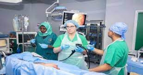  عمليات جراحية منها 3 عن بعد بين أبوظبي وبوسطن الامريكية لأسرة سقطرية