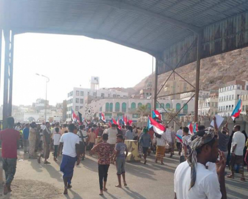 أبناء ساحل حضرموت ينتفضون على برلمان الاحتلال اليمني 
