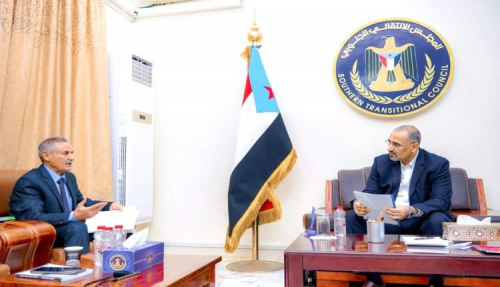  الرئيس الزُبيدي يشدد على سرعة إعادة تشغيل مصافي عدن