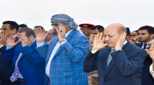 الرئيس الزُبيدي يؤدّي صلاة عيد الأضحى بالقصر الرئاسي بمعاشيق
