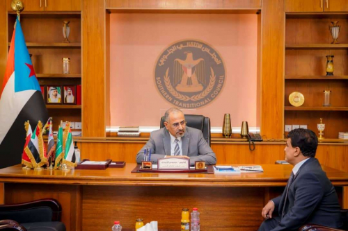 الرئيس الزُبيدي يطّلع على برامج وزارة النفط وجهودها لاستقرار الحالة التموينية