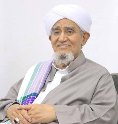 جنازة حاشدة للمفكر الإسلامي اليمني أبو بكر العدني المشهور.. فمن هو؟&lrm;&lrm;