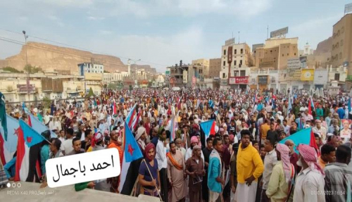 انتقالي حضرموت يحمل العسكرية الأولى مسؤولية استهداف متظاهري سيئون