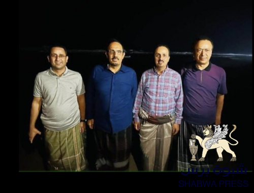 مسئولين... أم عشاق آخر الليل على سيف المكلا 