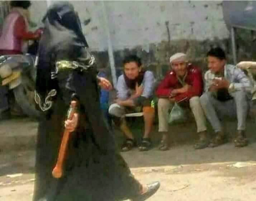 الشرعية تتراجع عن موقفها: أنباء عن تعليق قرار سحب تراخيص بنوك صنعاء
