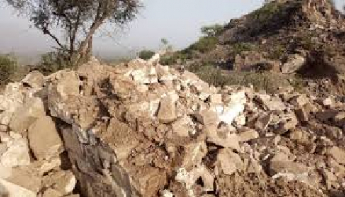السلفيين في الضالع يكررون جرائم القاعدة بالمكلا بهدم القبور والقباب