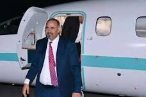 الرئيس الزُبيدي يعود إلى عدن بعد زيارات عمل خارجية