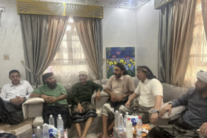 الشيخ الجفري يقوم بزيارة الفريق الركن محمود الصبيحي