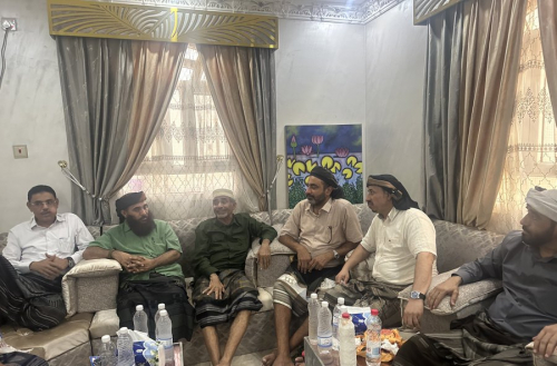 الشيخ الجفري يقوم بزيارة الفريق الركن محمود الصبيحي