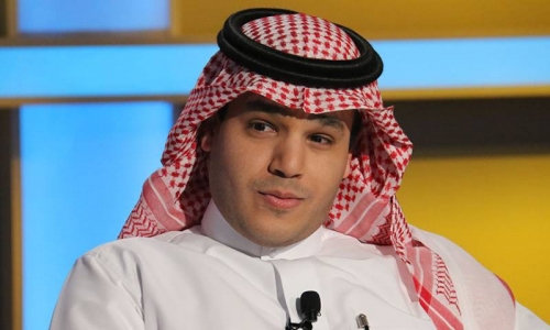 صحفي سعودي : الإنتقالي "حركة إنقلابية" .. وناشط جنوبي يرد : أحترم دماء شهداء الجنوب على حدود المملكة 