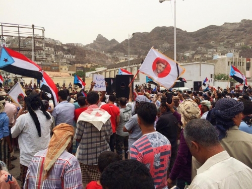 الجنود الجنوبيون وفي طليعتهم أبناء العواذل ينسحبون من ألوية الحماية الرئاسية