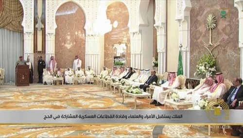 الملك سلمان يستقل الرئيس اليمني مع وفود حجاج بيت الله الحرام 