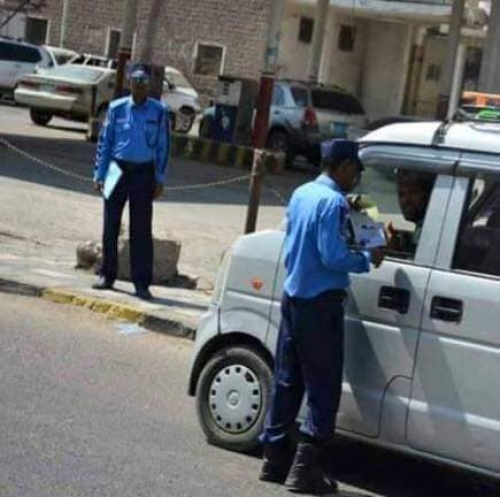 مع أول يوم دوام .. الحياة تعود الى طبيعتها في #عدن والمؤسسات الحكومية تباشر أعمالها