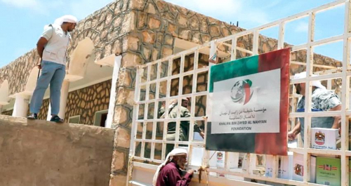 الامارات ... تشارك اطفال سقطرى فرحتهم وتوزع هدايا والعاب بمناسبة عيد الاضحى