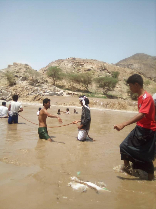 بعد إنقاذه لإبن عمه من الغرق ..العثور على جثة "عبد القادر حبيش" بعد أن جرفته سيول بيحان