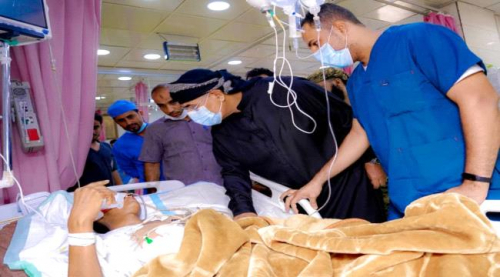 الزُبيدي يزور جرحى العدوان الحوثي الإرهابي على العند ويوجه بنقل الحالات الحرجة للخارج