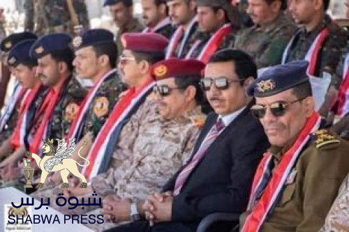 الانتقالي يلقي بثقله خلف بن الوزير.. ويطالب الرئاسي بإقالة جميع المتمردين