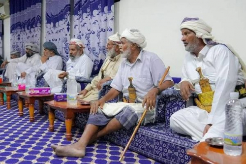 ابن الوزير يلتقي بِمشائخ قبيلة بلحارث ويعزي بِوفاة قائد اللواء الخامس دفاع شبوة