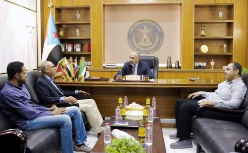 الرئيس الزُبيدي يشدد على أهمية إعادة تشغيل القطاعات النفطية المتوقفة