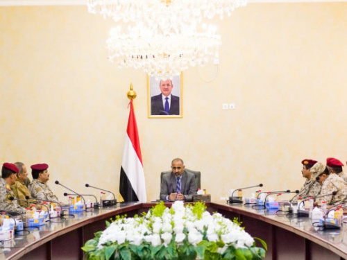 الزبيدي يتسلم تقرير لجنة تقصي الحقائق في شبوة