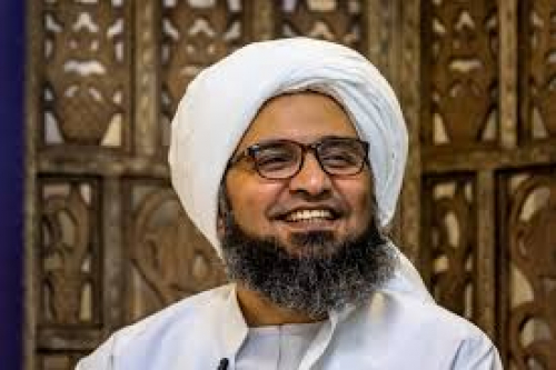 الداعية الإسلامي الحبيب "علي زين العابدين الجفري" يلقي محاضر في أكبر جامعة إسلامية باندونيسيا
