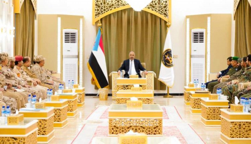 الزُبيدي يطلع على جاهزية القوات العسكرية في مختلف المحاور القتالية