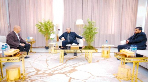 الزُبيدي يطلع على جهود نقل منظومة الاتصالات من صنعاء إلى العاصمة عدن