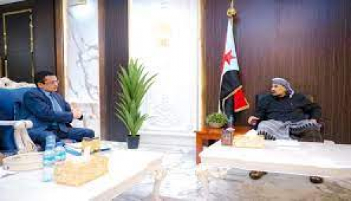 الرئيس الزُبيدي: مشكلة النزوح لها آثار سلبية عديدة وندعم جهود معالجتها بشكل دائم