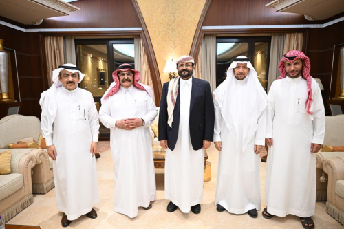 باحث سعودي يطالب بردع صحفيين سعوديين إختلى بهم سلطان العرادة  
