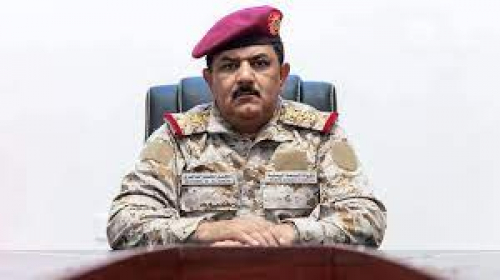 إلى وزير الدفاع الداعري.. لماذا السكون في جبهات الشمال وترك الحوثي يعبث بالجنوب 