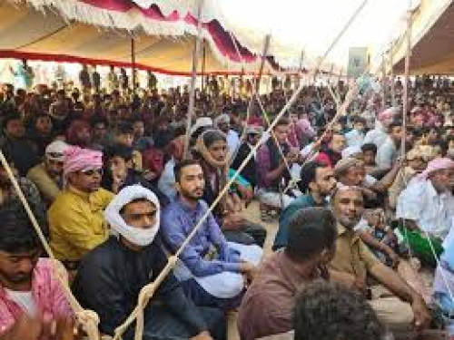 حضارم باب اليمن يرسلون 9 حافلات من أنصارهم لمظاهرة عشال ويتجاهلون ثورة نفط حضرموت