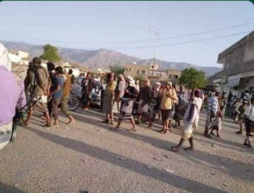 بسبب نهب أموال فعالية "عشال"... احتجاجات غاضبة تشهدها مدينة لودر 