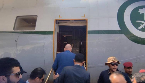  خرج منها مذموما مدحورا... رشاد العليمي يغادر حضرموت 