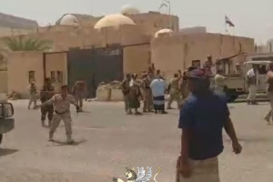 عاجل: قوات الاحتلال اليمني في سيئون تطلق رصاص رشاشاتها الثقيلة على المتظاهرين(صور)