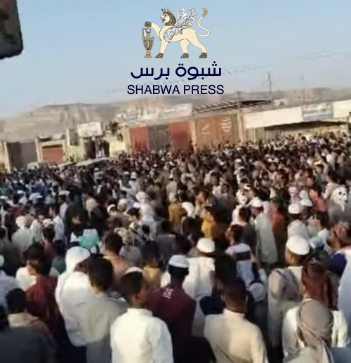 عاجل: إطلاق نار وانتشار عسكري في تريم لمواجهة أكبر مسيرة في تاريخ المدينة (صور)