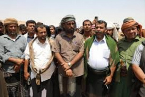 صرافون ورجال مال حضارم يوقفون التعامل المالي مع قيادة الهضبة
