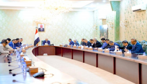 لجنة الإيرادات تجتمع برئاسة الرئيس عيدروس الزبيدي