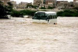 أمطار غزيرة تقطع الطرق بين مدن ساحل ووادي حضرموت