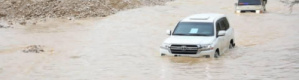 المحافظ بن ماضي يتفقد أضرار السيول في وادي حضرموت
