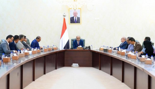 بن بريك يوجه بالتحقيق في منح التراخيص للبناء العشوائي في مجرى السيول بعدن