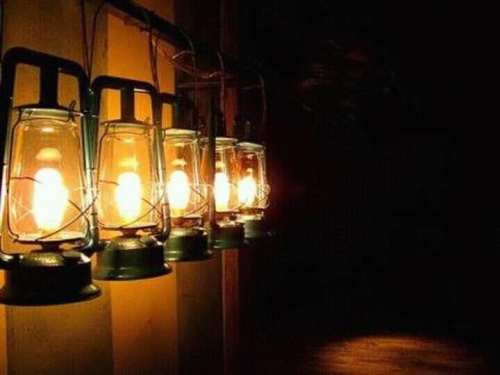 "حرب الخدمات" في عدن.. وجه آخر لقبح حكومة الإخوان وهادي
