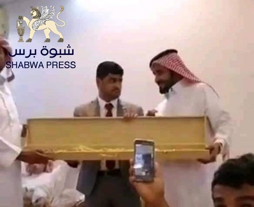 عندما تسقط قيم القبيلة في أحضان مسئول لص فاسد ..