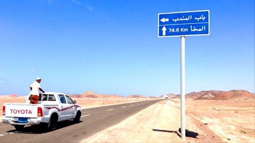 معسكرات الجيش بتعز تستقبل عناصر القاعدة والإصلاح الفارين من الجنوب
