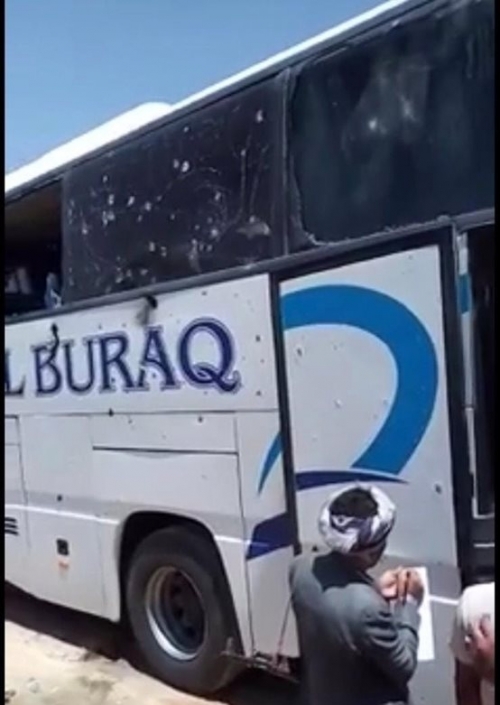 قطاع الطرق من عساكر "الأحمر" يقتلون ركاب حافلة سعودية في طريق العبر - عتـق (صور موجعة)