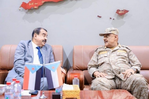 بحضور مسئول أممي : لقاء هام يجمع الانتقالي بقائد المنطقة العسكرية الرابعة 