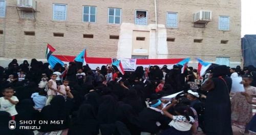 تظاهرة نسوية حاشدة في وادي حضرموت دعما للانتقالي ورفضا لتزييف الإرادة الجنوبية