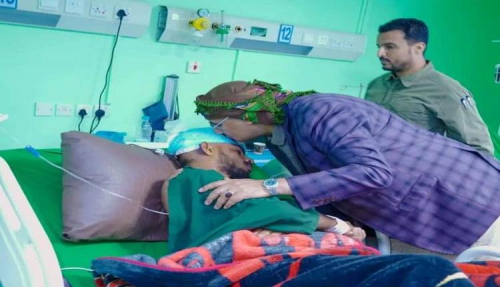 الرئيس الزُبيدي يتفقد جرحى عملية سهام الشرق في عدد من مستشفيات العاصمة عدن