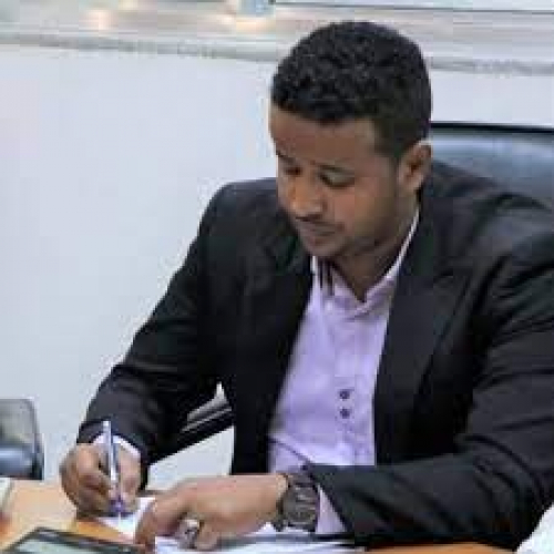 اغلاق الحسابات الحكومية في البنوك التجارية وشركات الصرافة.