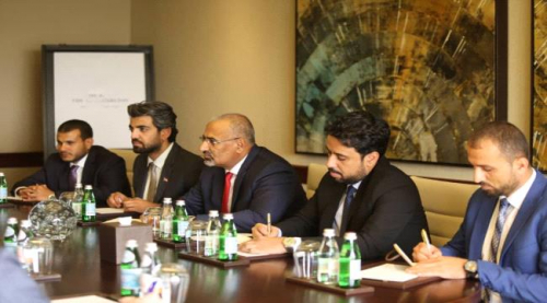 الرئيس الزُبيدي يلتقي بالمبعوث الأمريكي 
